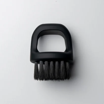 Cepillo de dedo Level 3 para barberos, ideal para eliminar cabello y residuos de forma precisa.